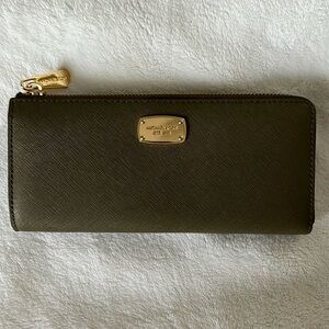 Michael Kors 8 card wallet